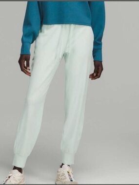 Lululemon Mint Green Jogger Pants XL Soft Stretch Lounge Travel Athleisure